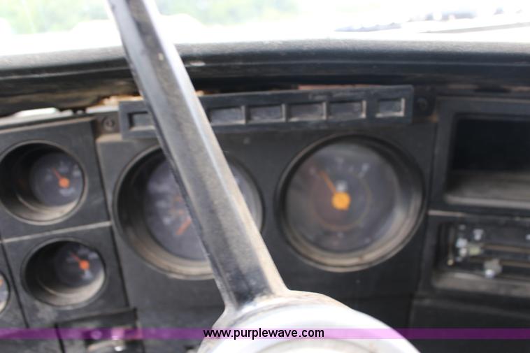 image for item F7970 1988 Chevrolet C60 oil distributior truck