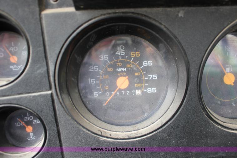 image for item F7970 1988 Chevrolet C60 oil distributior truck