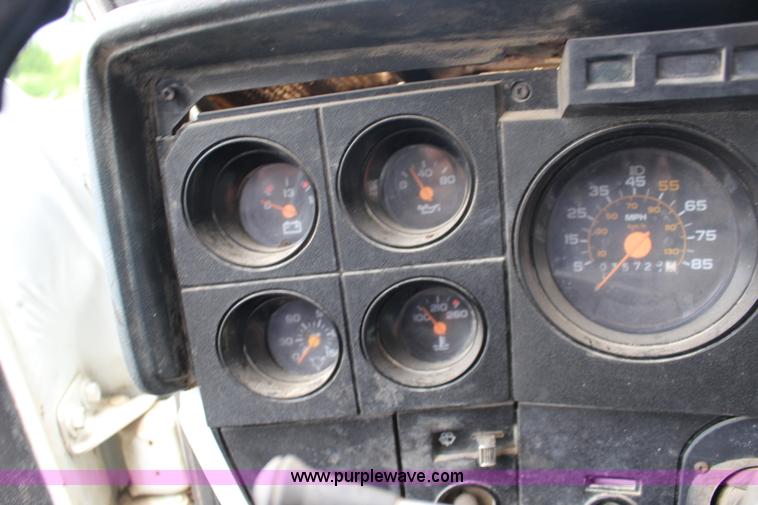 image for item F7970 1988 Chevrolet C60 oil distributior truck
