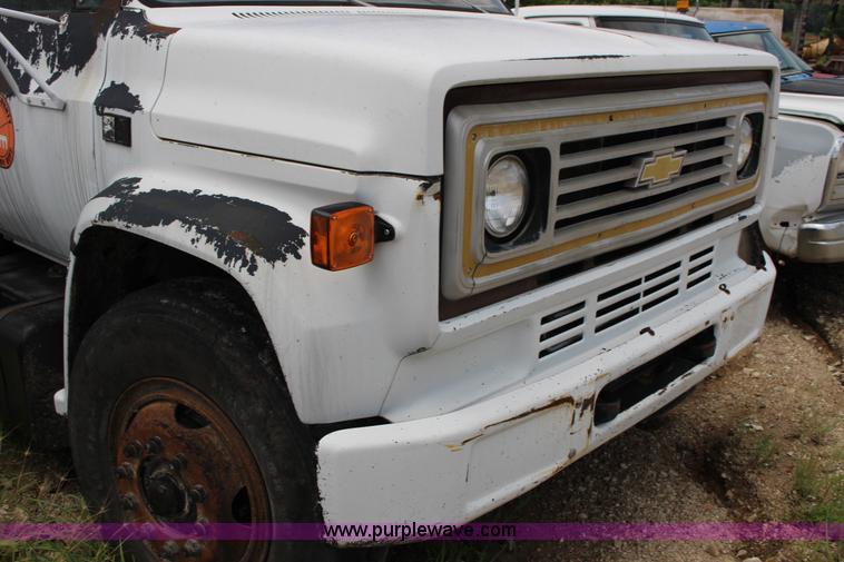 image for item F7970 1988 Chevrolet C60 oil distributior truck