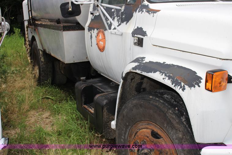 image for item F7970 1988 Chevrolet C60 oil distributior truck