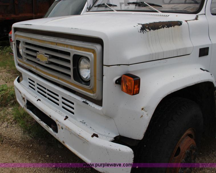 image for item F7970 1988 Chevrolet C60 oil distributior truck