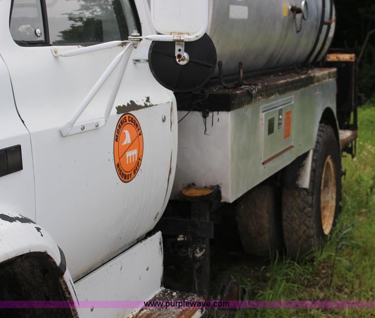 image for item F7970 1988 Chevrolet C60 oil distributior truck