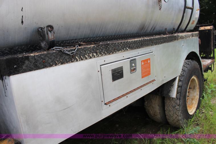 image for item F7970 1988 Chevrolet C60 oil distributior truck