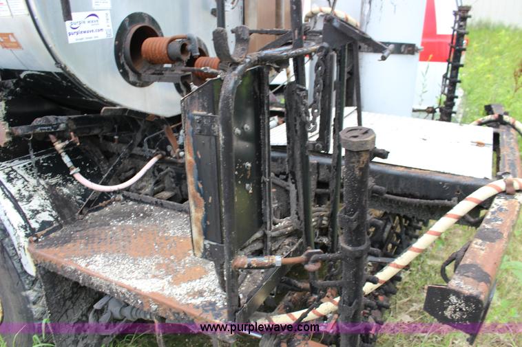 image for item F7970 1988 Chevrolet C60 oil distributior truck