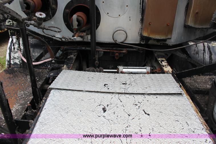 image for item F7970 1988 Chevrolet C60 oil distributior truck