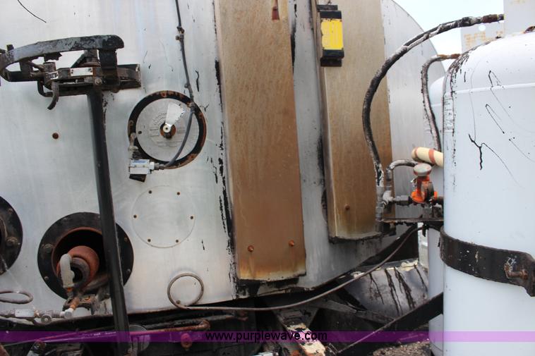 image for item F7970 1988 Chevrolet C60 oil distributior truck