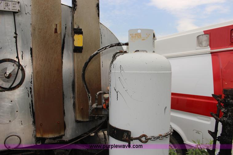 image for item F7970 1988 Chevrolet C60 oil distributior truck