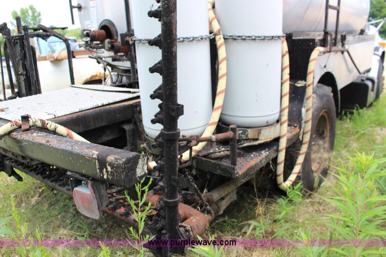 image for item F7970 1988 Chevrolet C60 oil distributior truck