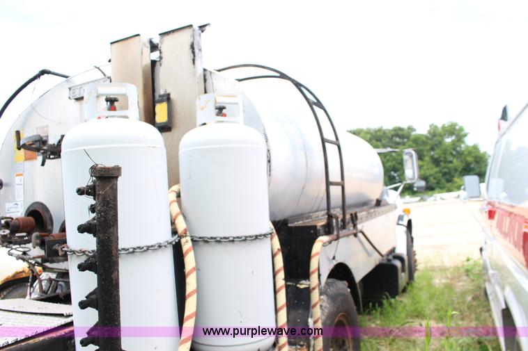 image for item F7970 1988 Chevrolet C60 oil distributior truck