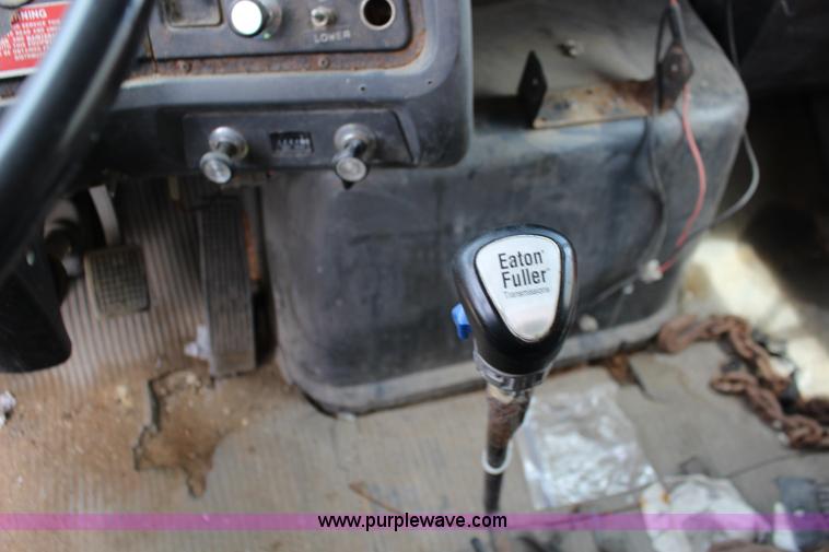 image for item F7972 1989 Ford LNT8000 dump truck