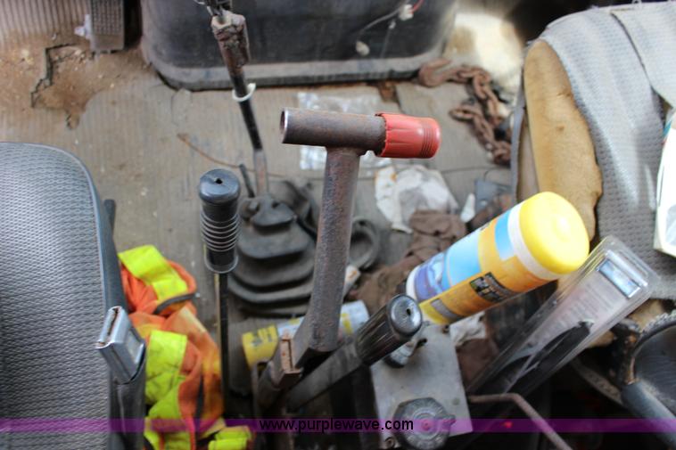 image for item F7972 1989 Ford LNT8000 dump truck