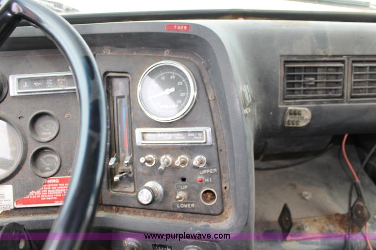 image for item F7972 1989 Ford LNT8000 dump truck