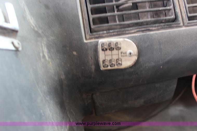 image for item F7972 1989 Ford LNT8000 dump truck