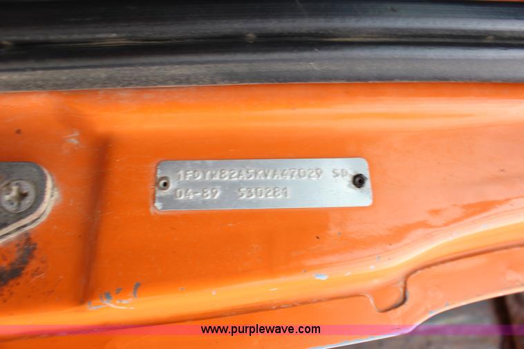 image for item F7972 1989 Ford LNT8000 dump truck