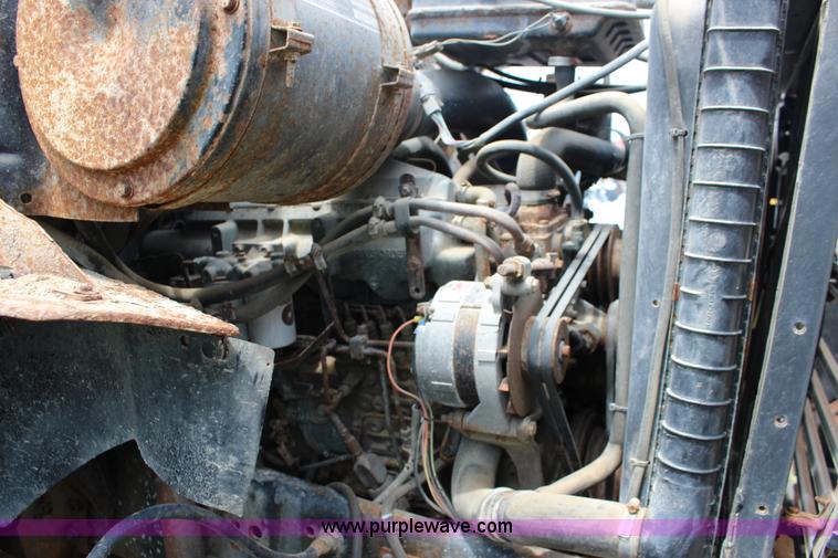 image for item F7972 1989 Ford LNT8000 dump truck