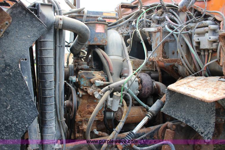 image for item F7972 1989 Ford LNT8000 dump truck