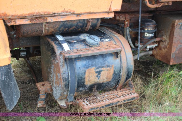 image for item F7972 1989 Ford LNT8000 dump truck