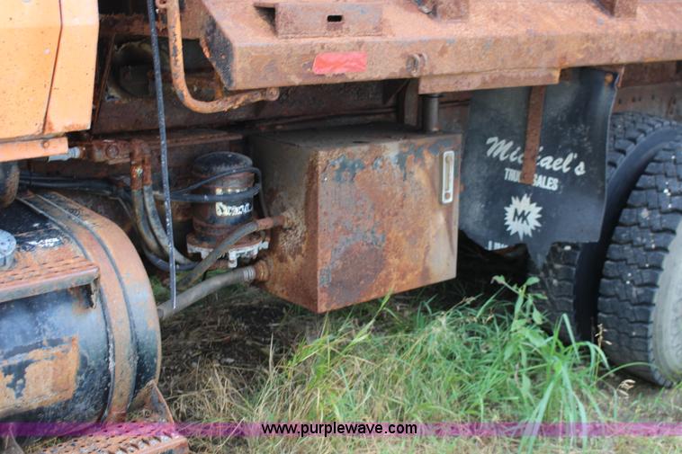 image for item F7972 1989 Ford LNT8000 dump truck