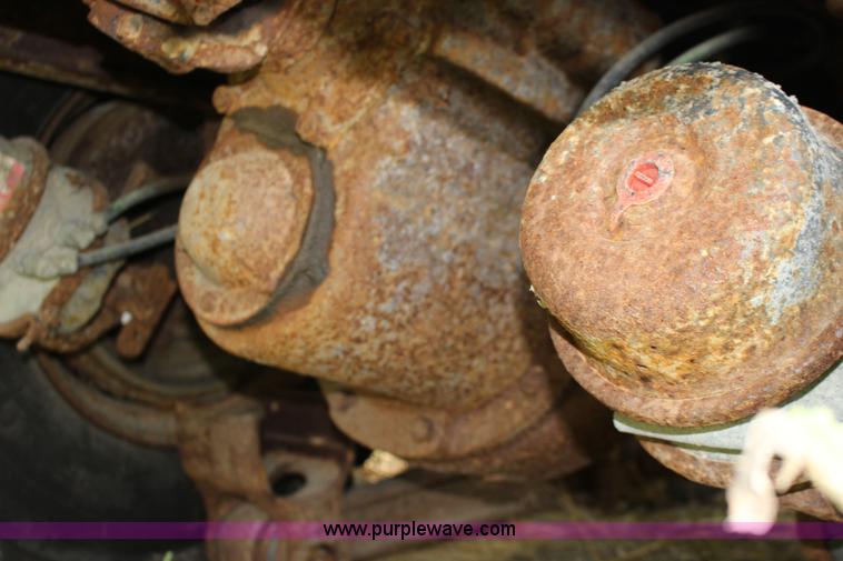 image for item F7972 1989 Ford LNT8000 dump truck