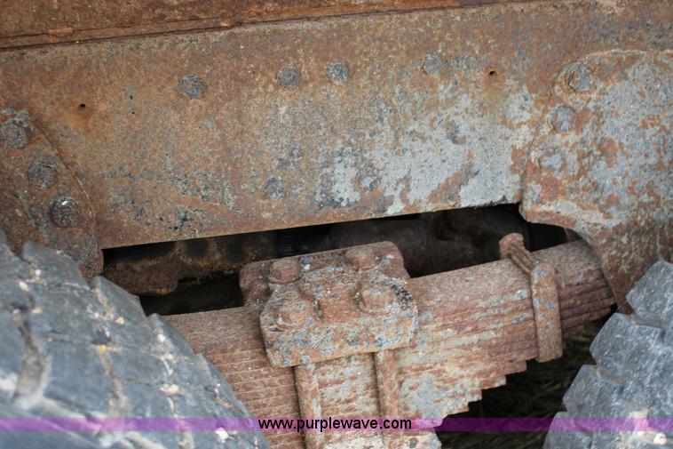 image for item F7972 1989 Ford LNT8000 dump truck