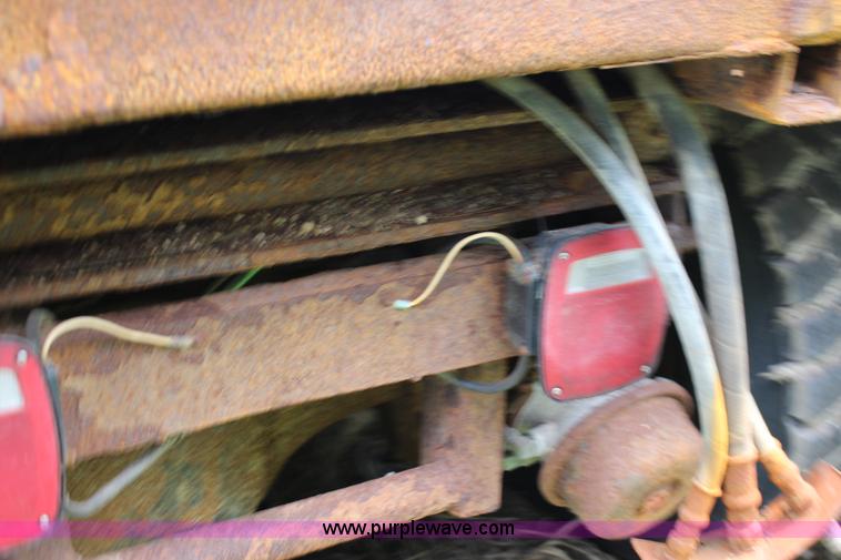 image for item F7972 1989 Ford LNT8000 dump truck