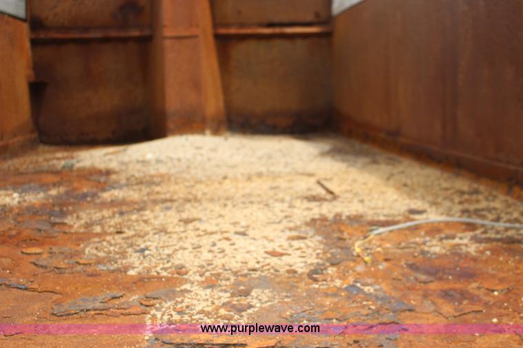 image for item F7972 1989 Ford LNT8000 dump truck