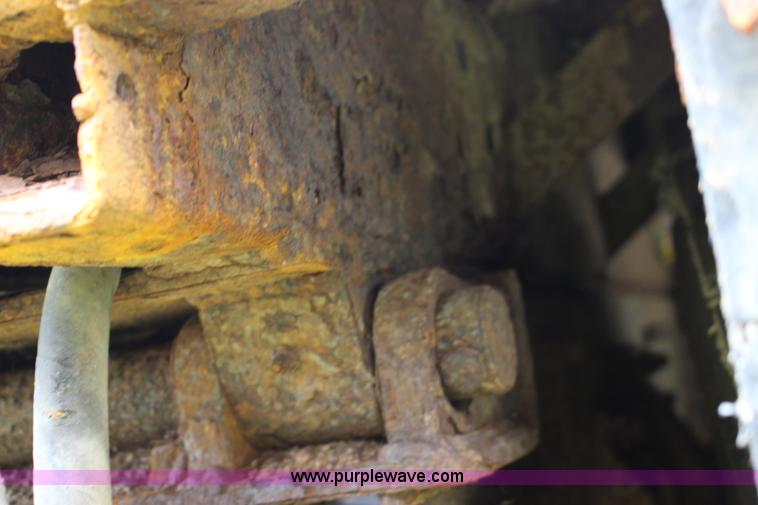 image for item F7972 1989 Ford LNT8000 dump truck