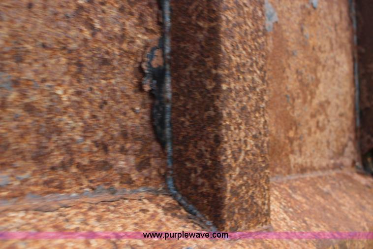 image for item F7972 1989 Ford LNT8000 dump truck