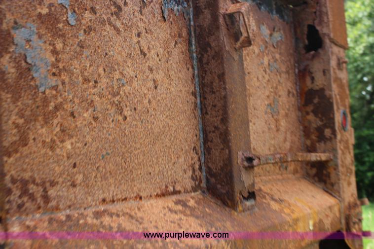 image for item F7972 1989 Ford LNT8000 dump truck