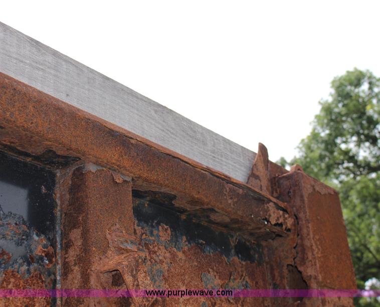 image for item F7972 1989 Ford LNT8000 dump truck