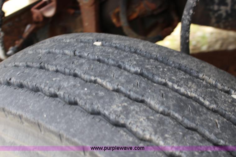 image for item F7972 1989 Ford LNT8000 dump truck