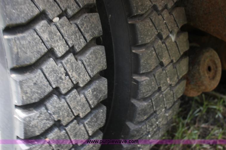 image for item F7972 1989 Ford LNT8000 dump truck