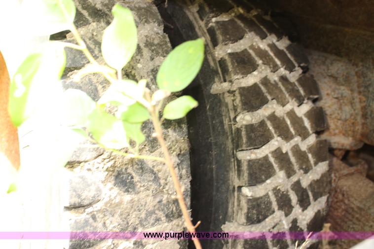 image for item F7972 1989 Ford LNT8000 dump truck