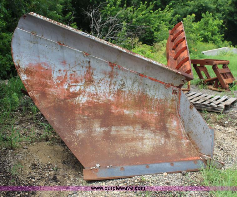 image for item F7976 Balderson BV30T V-nose snow plow