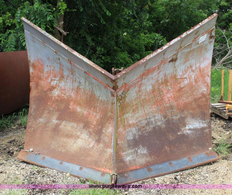 image for item F7976 Balderson BV30T V-nose snow plow