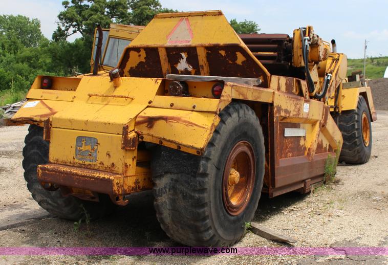 image for item F7983 John Deere 762 elevating scraper