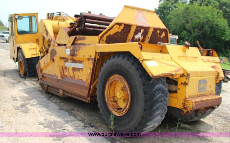 image for item F7983 John Deere 762 elevating scraper