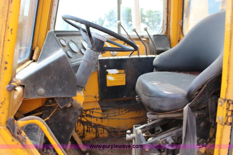 image for item F7983 John Deere 762 elevating scraper