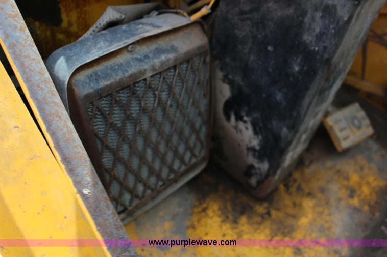 image for item F7983 John Deere 762 elevating scraper