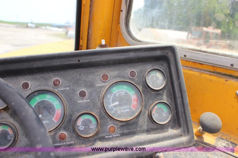 image for item F7983 John Deere 762 elevating scraper