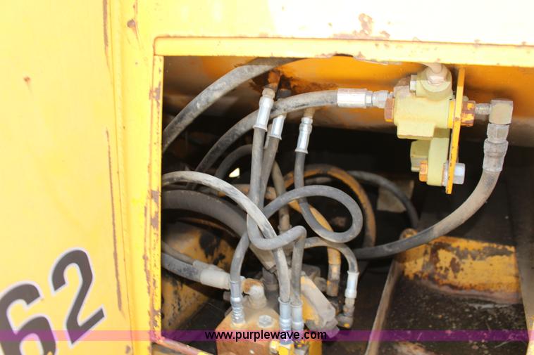 image for item F7983 John Deere 762 elevating scraper