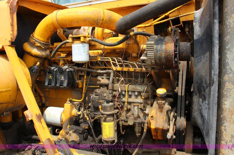 image for item F7983 John Deere 762 elevating scraper