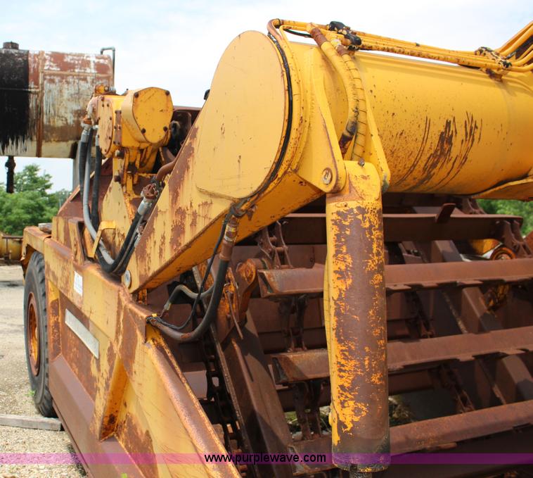 image for item F7983 John Deere 762 elevating scraper