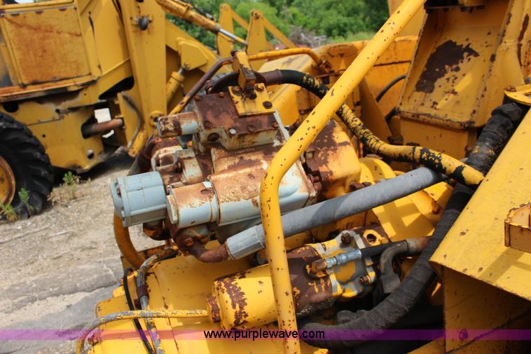 image for item F7983 John Deere 762 elevating scraper