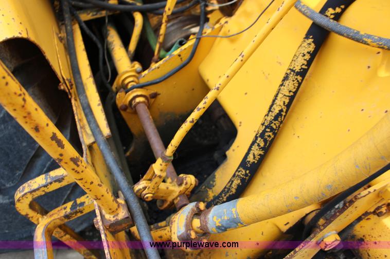 image for item F7983 John Deere 762 elevating scraper