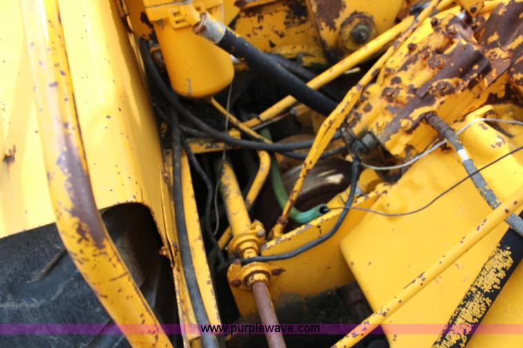 image for item F7983 John Deere 762 elevating scraper