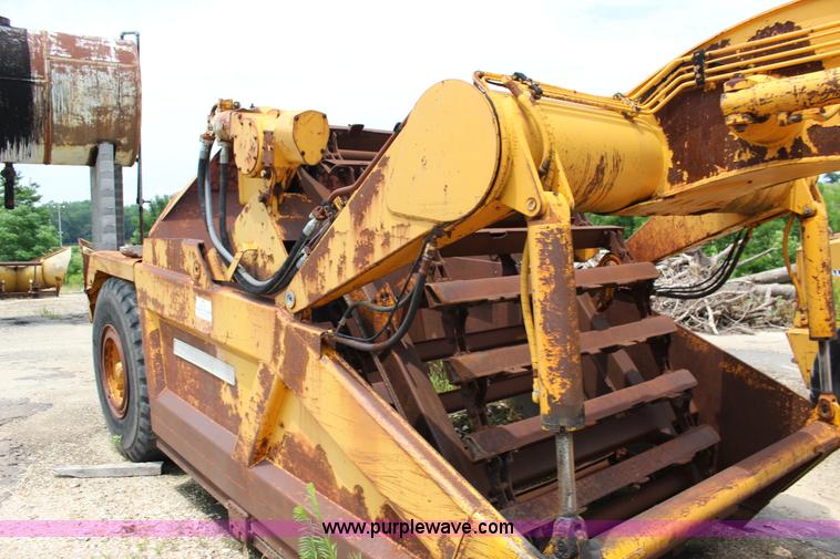 image for item F7983 John Deere 762 elevating scraper