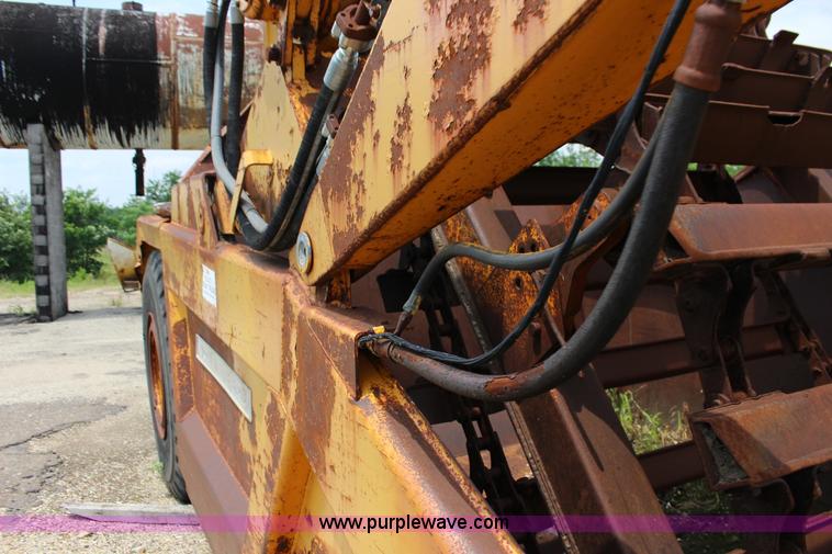 image for item F7983 John Deere 762 elevating scraper