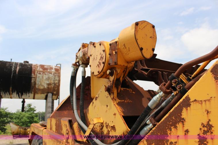 image for item F7983 John Deere 762 elevating scraper